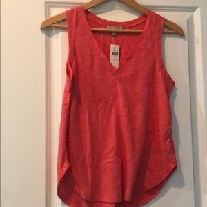 V-neck sleeveless tee